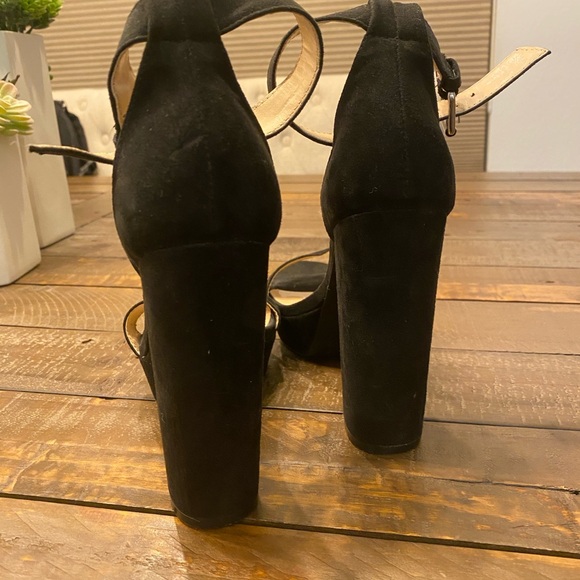 Rohb Women's Black Heeled Pumps - Picture 4 of 6